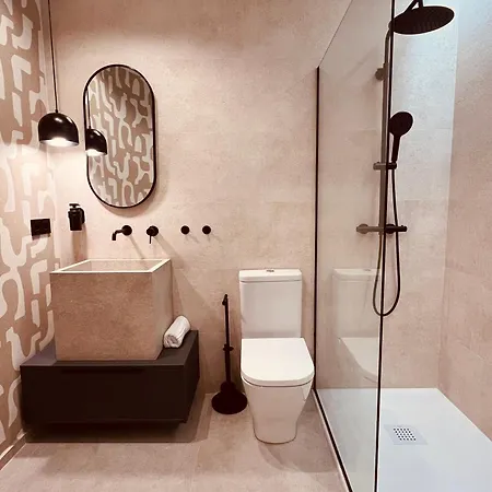 Apartment Sol13 1, 1 Luxe Bedroom, Casco Antiguo & Wi-fi, Ac *